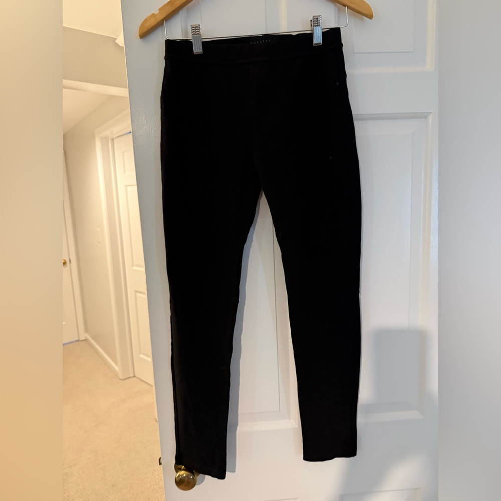 Sanctuary leggings with back pockets sz M